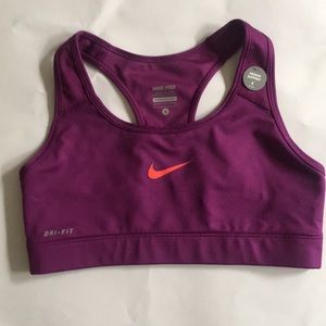 NIKE Women's Victory Compression Sports Bra